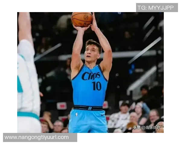 博格丹分享战胜灰熊的秘诀：拉开空间与精准阅读比赛局势的重要性